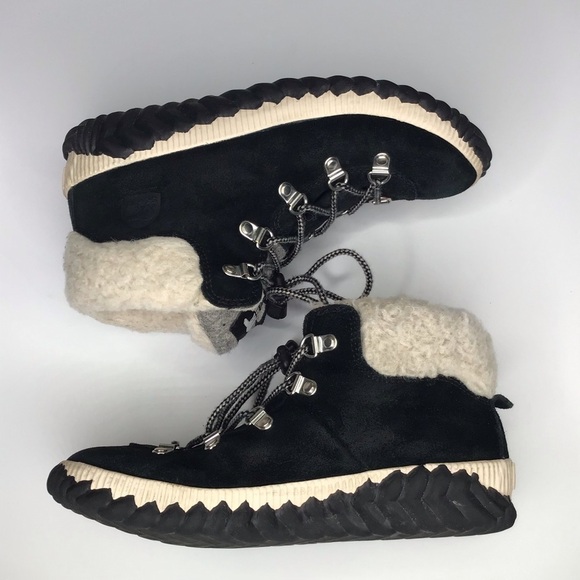 Sorel Out N About Conquest Boots in Black. - Picture 4 of 14